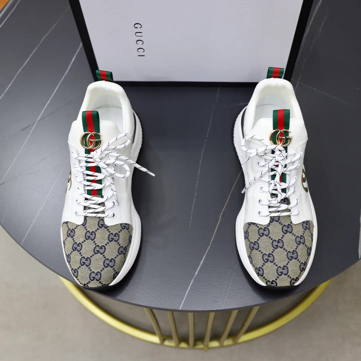 Ex-factory price: 462💰🙅‍♂️🙅‍♂️🙅‍♂️ Brand: GUCCI Standard code: 38-44 (45 customized) Grade: Same as the official website Material: Original material splicing Comfortable and breathable lining Lightweight and wear-resistant sports outsole Style category: Men's fashionable casual shoes Running sneakers Distinguished luxury brand elements Top luxury Color: actual picture color